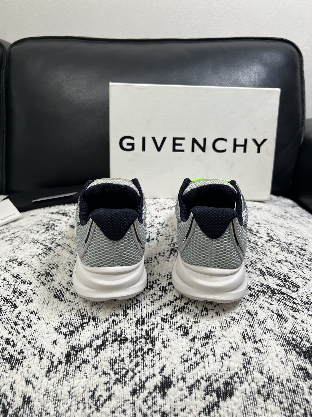 Givenchy 高品质  顶级工艺品  纪梵希 专柜同步原厂配置，意大利进口牛皮搭配网布面料，全鞋配件