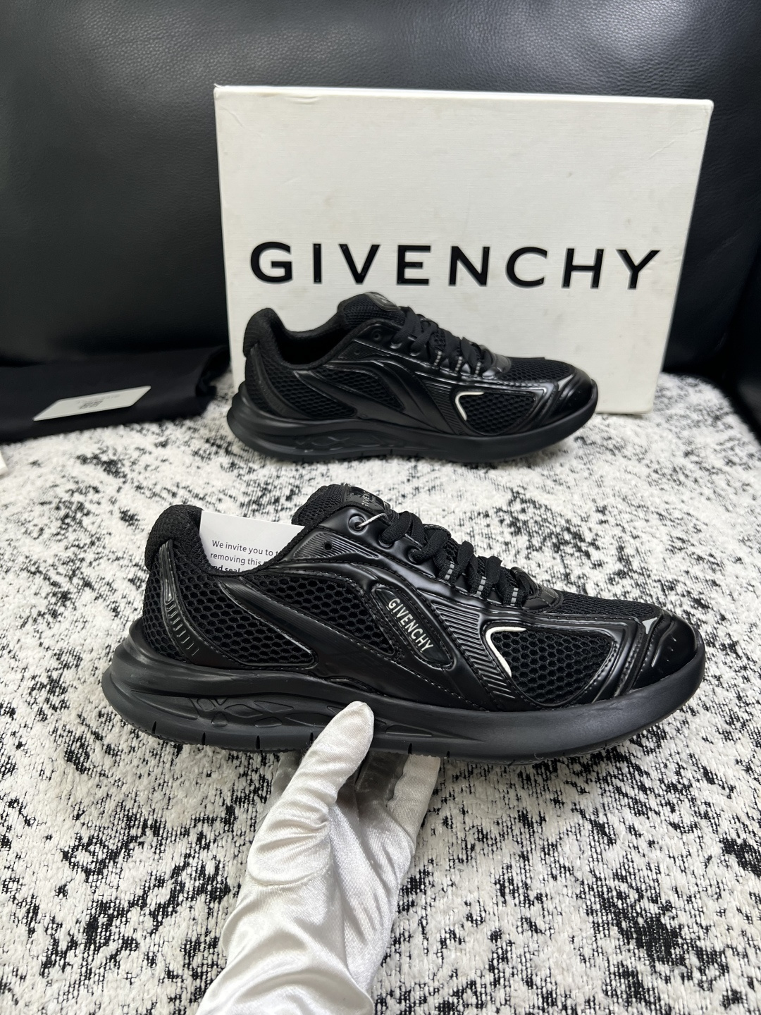 Givenchy 高品质  顶级工艺品  纪梵希 专柜同步原厂配置，意大利进口牛皮搭配网布面料，全鞋配件