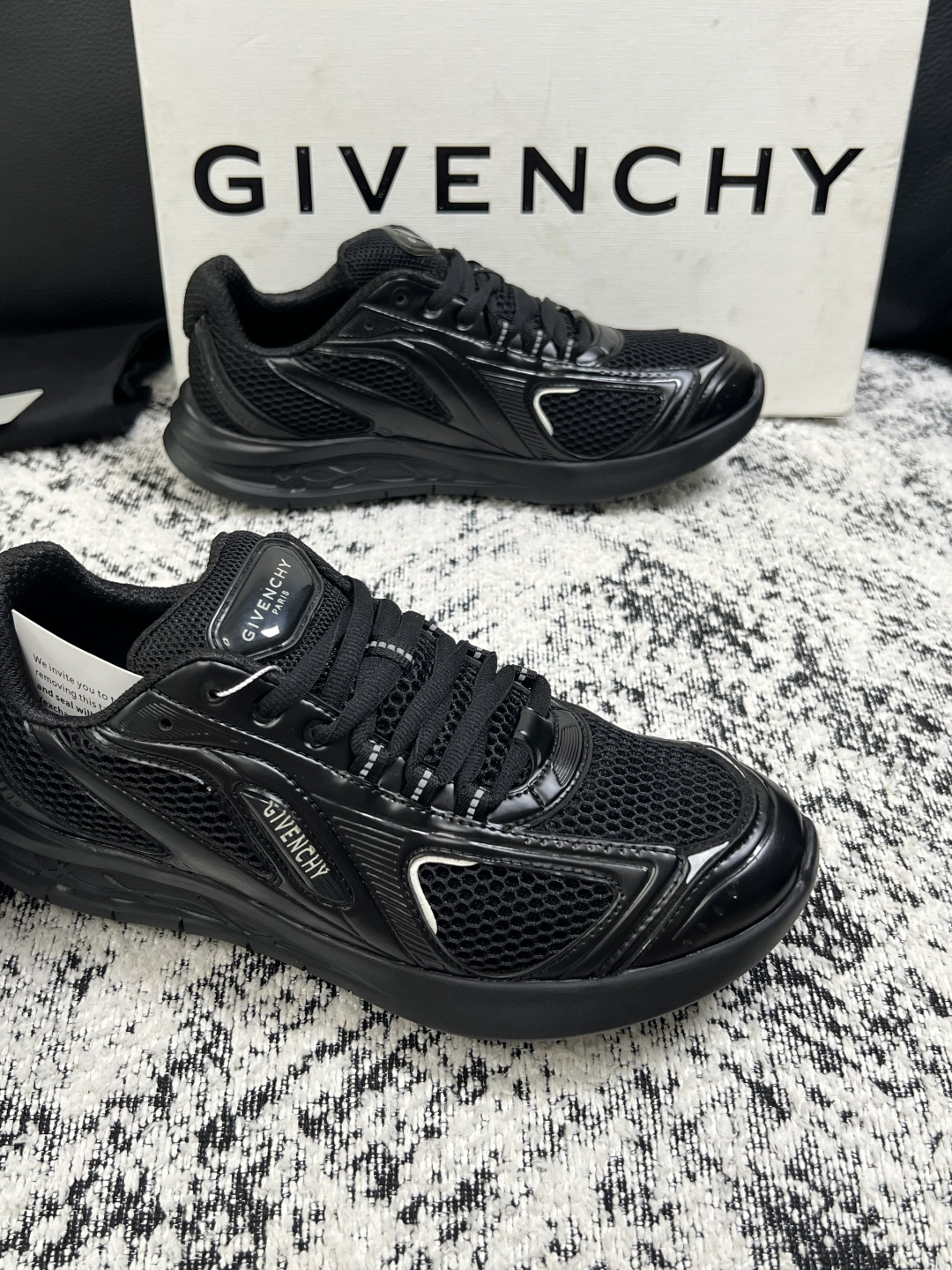 Givenchy 高品质  顶级工艺品  纪梵希 专柜同步原厂配置，意大利进口牛皮搭配网布面料，全鞋配件