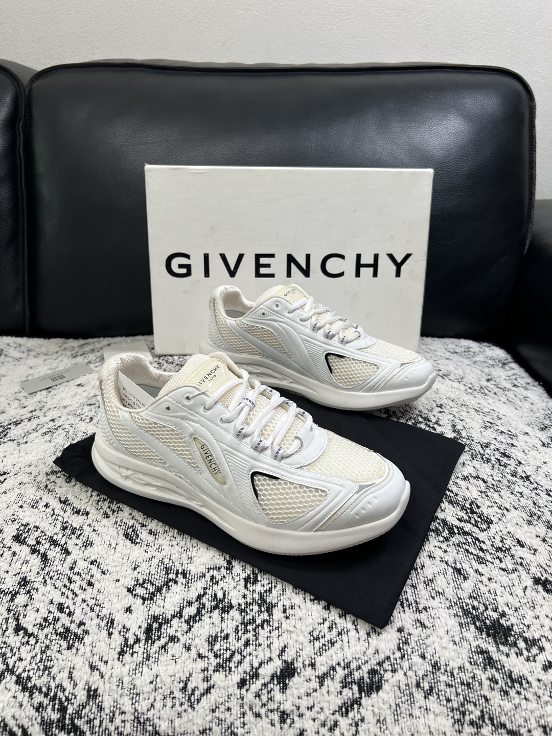 Givenchy 高品质  顶级工艺品  纪梵希 专柜同步原厂配置，意大利进口牛皮搭配网布面料，全鞋配件