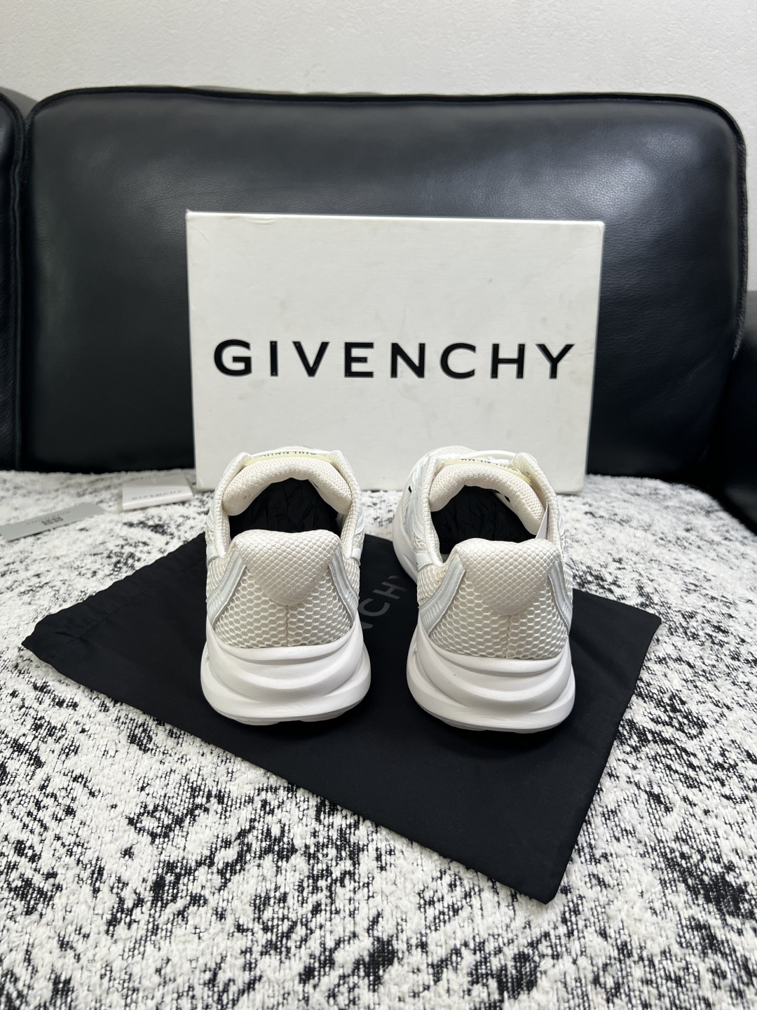 Givenchy 高品质  顶级工艺品  纪梵希 专柜同步原厂配置，意大利进口牛皮搭配网布面料，全鞋配件