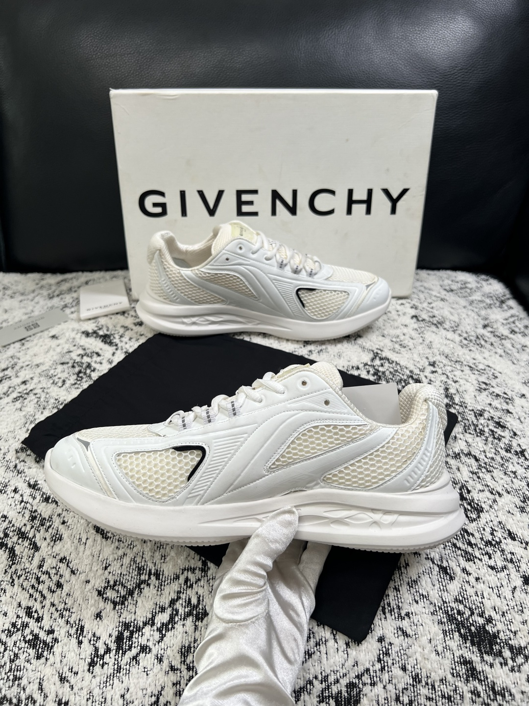 Givenchy 高品质  顶级工艺品  纪梵希 专柜同步原厂配置，意大利进口牛皮搭配网布面料，全鞋配件