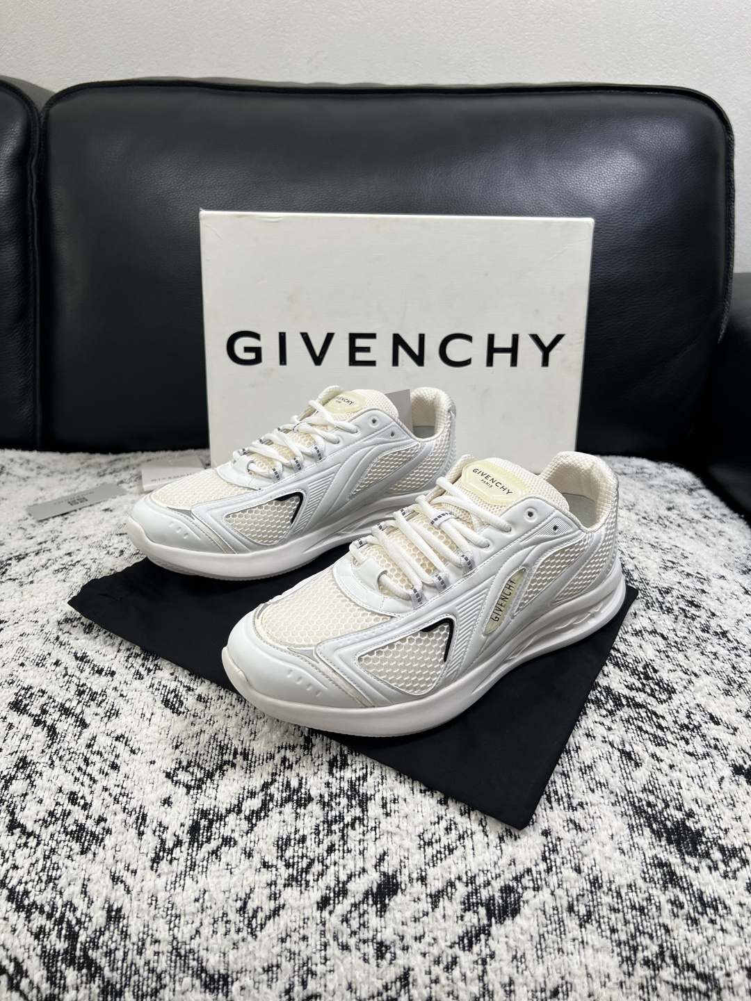 Givenchy 高品质  顶级工艺品  纪梵希 专柜同步原厂配置，意大利进口牛皮搭配网布面料，全鞋配件