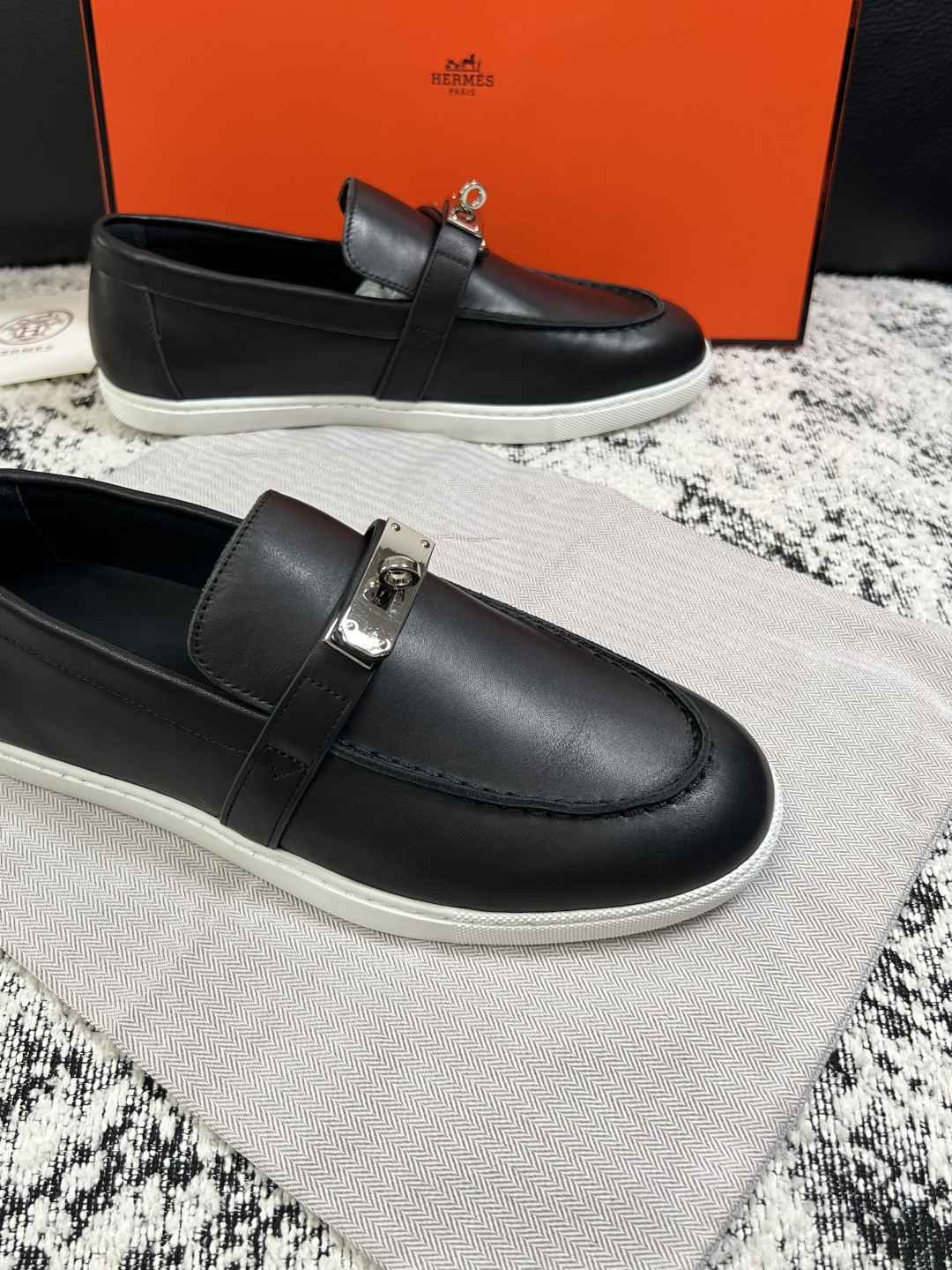 Hermes  高品质  顶级工艺品  爱马仕 专柜同步发售原厂配置，意大利进口原版牛皮面料，高品质拼接