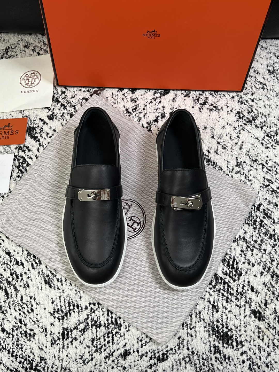 Hermes  高品质  顶级工艺品  爱马仕 专柜同步发售原厂配置，意大利进口原版牛皮面料，高品质拼接