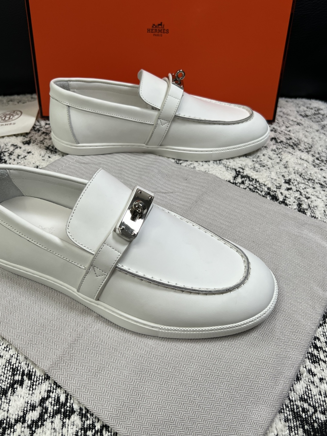 Hermes  高品质  顶级工艺品  爱马仕 专柜同步发售原厂配置，意大利进口原版牛皮面料，高品质拼接