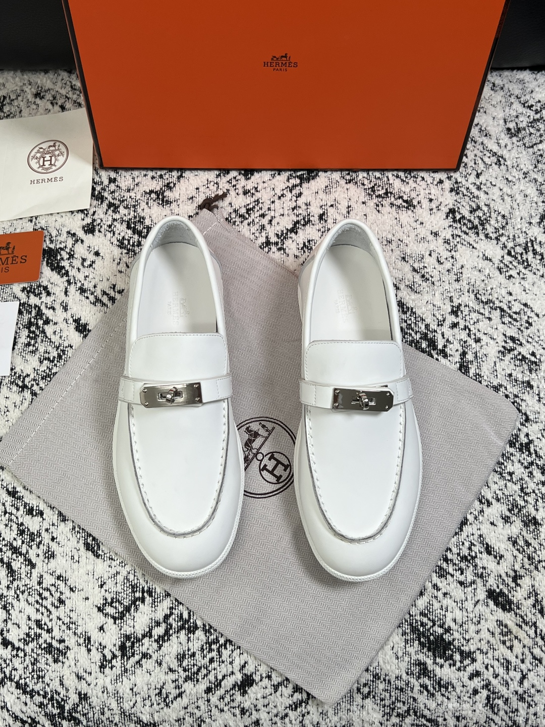 Hermes  高品质  顶级工艺品  爱马仕 专柜同步发售原厂配置，意大利进口原版牛皮面料，高品质拼接