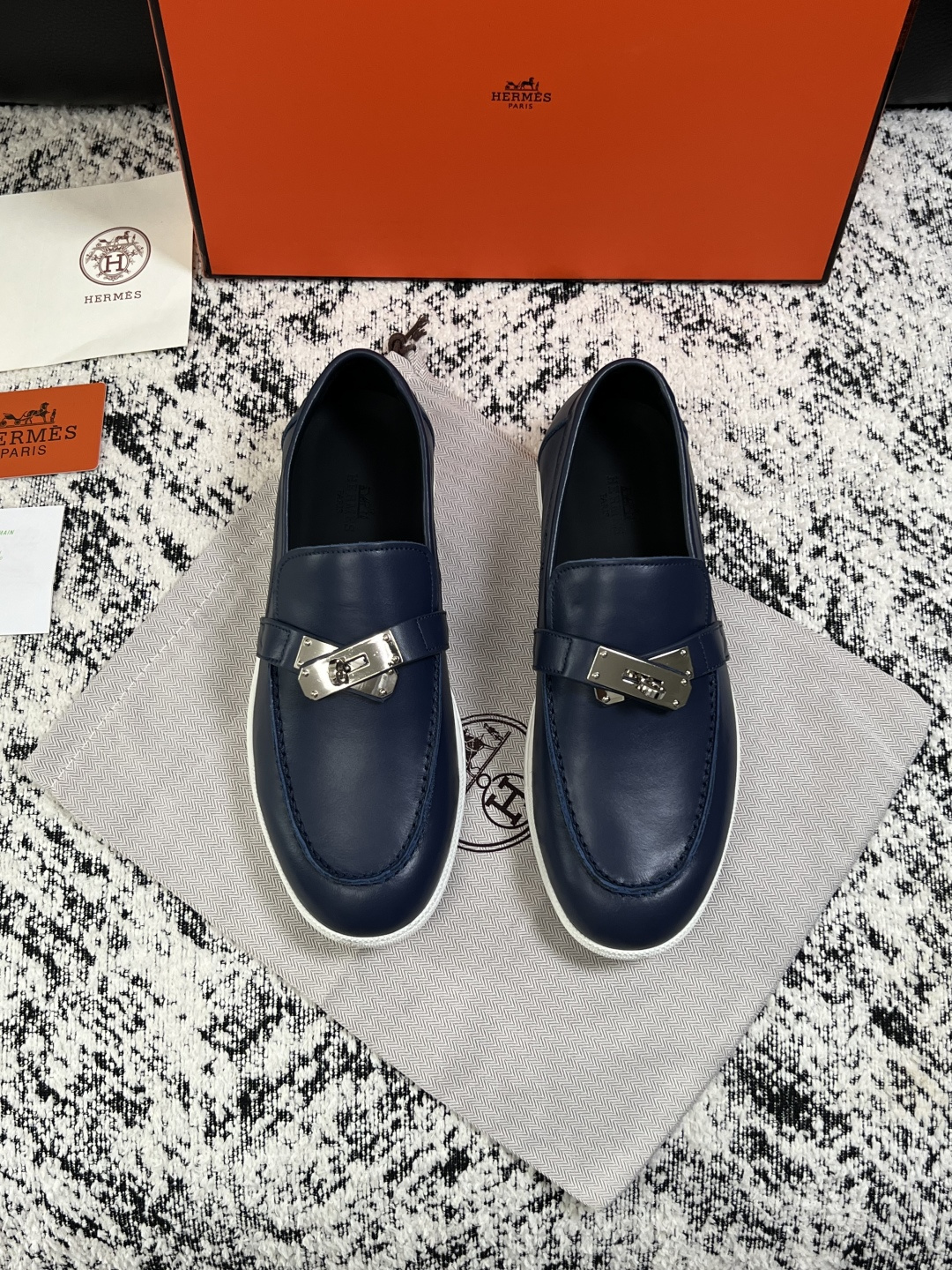 Hermes  高品质  顶级工艺品  爱马仕 专柜同步发售原厂配置，意大利进口原版牛皮面料，高品质拼接