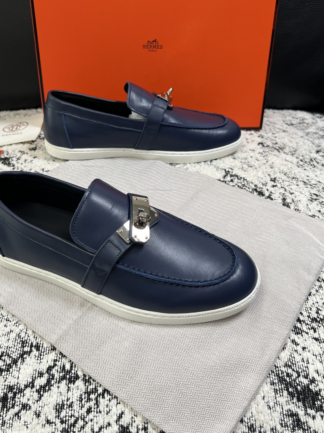 Hermes  高品质  顶级工艺品  爱马仕 专柜同步发售原厂配置，意大利进口原版牛皮面料，高品质拼接