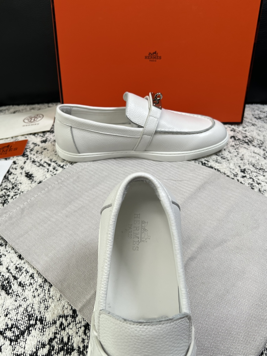 Hermes  高品质  顶级工艺品  爱马仕 专柜同步发售原厂配置，意大利进口原版牛皮面料，高品质拼接