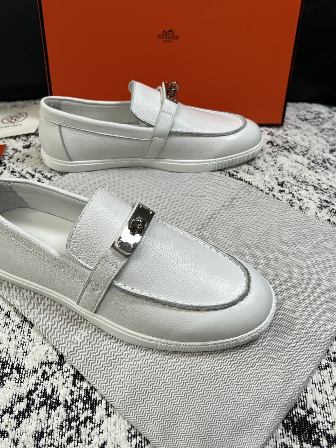 Hermes  高品质  顶级工艺品  爱马仕 专柜同步发售原厂配置，意大利进口原版牛皮面料，高品质拼接