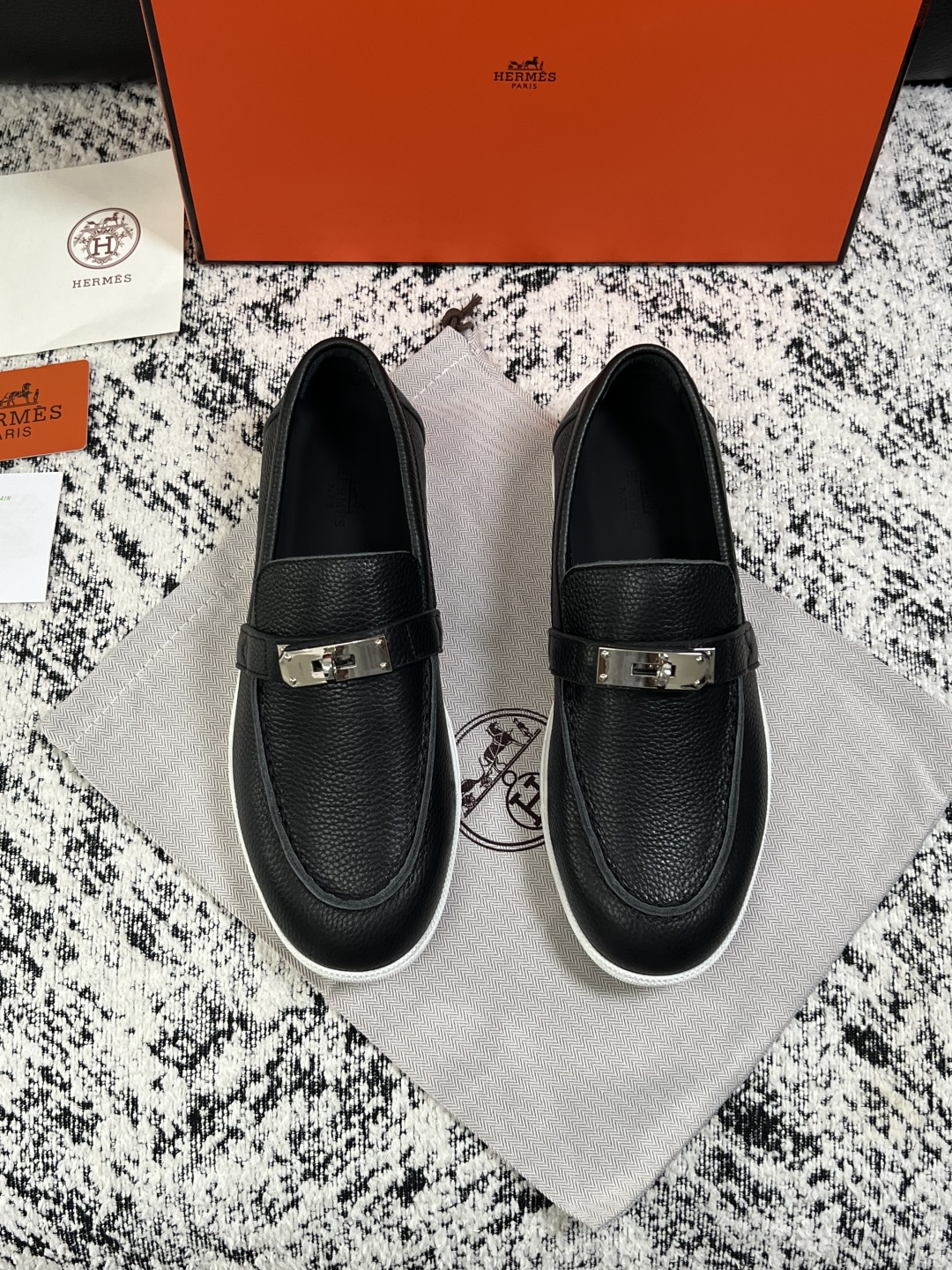 Hermes  高品质  顶级工艺品  爱马仕 专柜同步发售原厂配置，意大利进口原版牛皮面料，高品质拼接