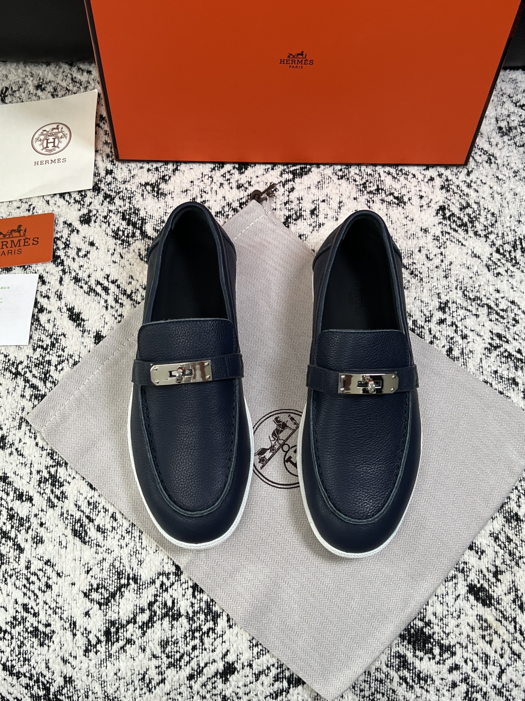 Hermes  高品质  顶级工艺品  爱马仕 专柜同步发售原厂配置，意大利进口原版牛皮面料，高品质拼接