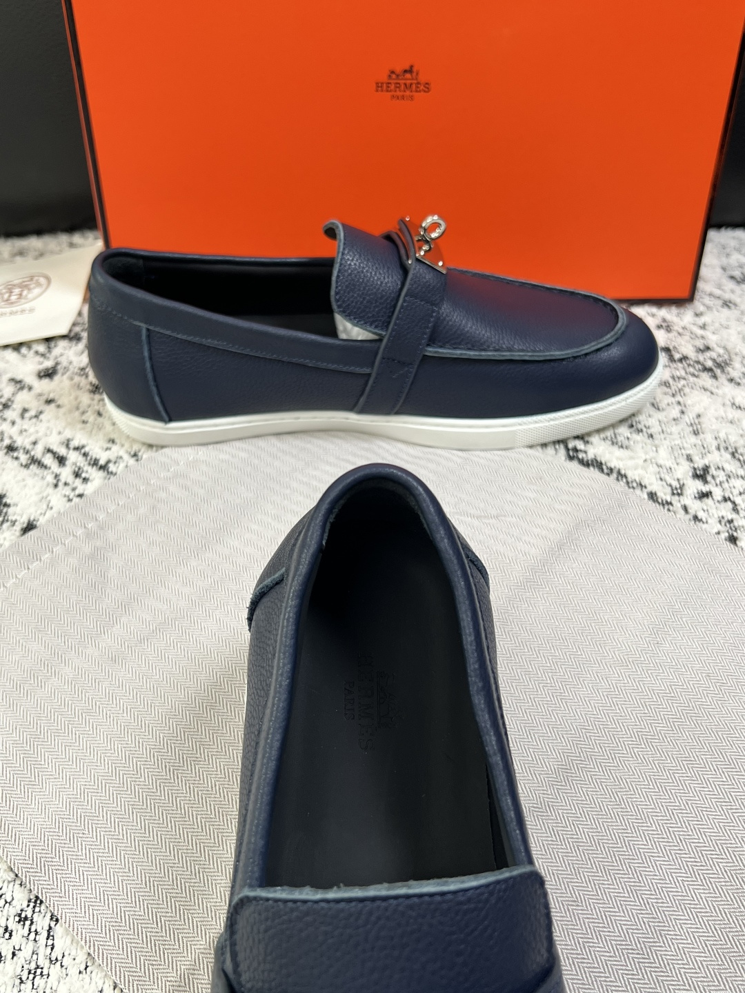 Hermes  高品质  顶级工艺品  爱马仕 专柜同步发售原厂配置，意大利进口原版牛皮面料，高品质拼接