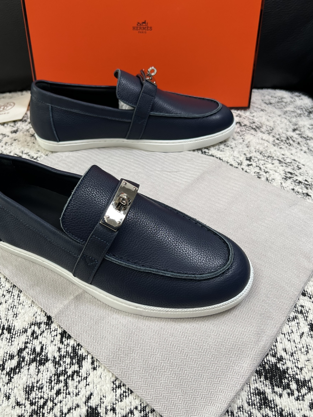 Hermes  高品质  顶级工艺品  爱马仕 专柜同步发售原厂配置，意大利进口原版牛皮面料，高品质拼接