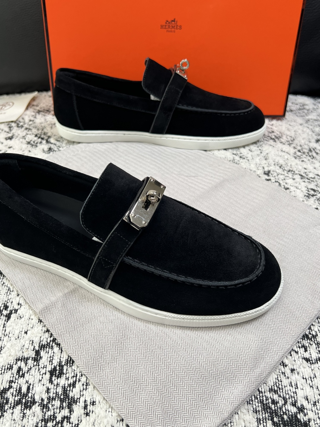 Hermes  高品质  顶级工艺品  爱马仕 专柜同步发售原厂配置，意大利进口原版牛皮面料，高品质拼接