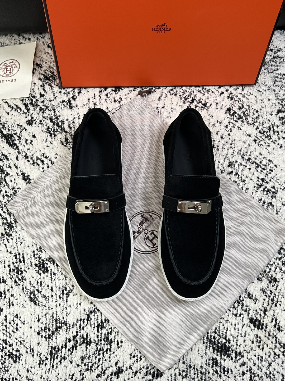 Hermes  高品质  顶级工艺品  爱马仕 专柜同步发售原厂配置，意大利进口原版牛皮面料，高品质拼接