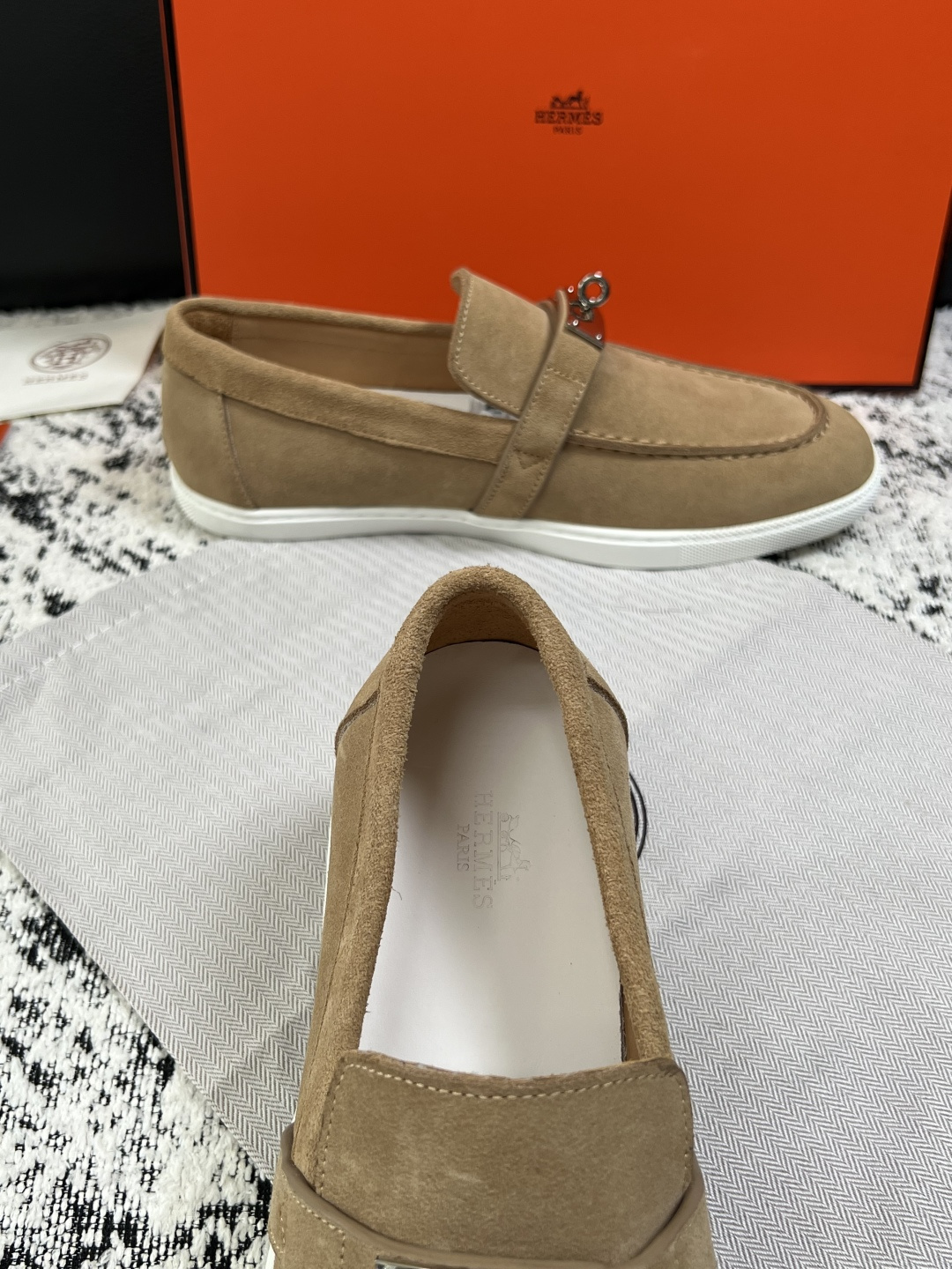 Hermes  高品质  顶级工艺品  爱马仕 专柜同步发售原厂配置，意大利进口原版牛皮面料，高品质拼接
