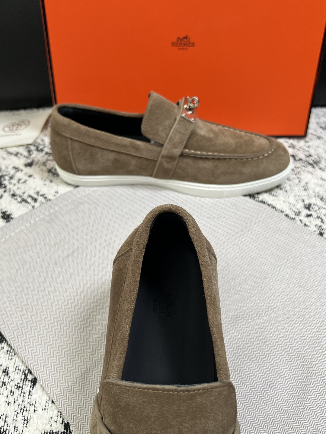 Hermes  高品质  顶级工艺品  爱马仕 专柜同步发售原厂配置，意大利进口原版牛皮面料，高品质拼接