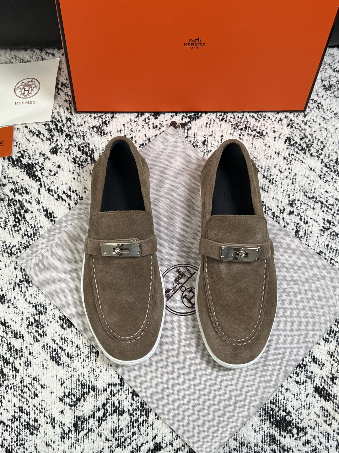 Hermes  高品质  顶级工艺品  爱马仕 专柜同步发售原厂配置，意大利进口原版牛皮面料，高品质拼接