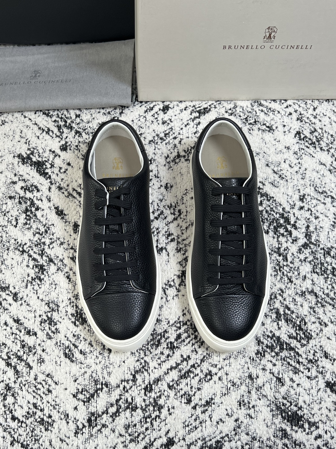 Brunello Cucinelli  高品质 顶级工艺品  BC  专柜同步原厂配置，意大利进口牛皮面