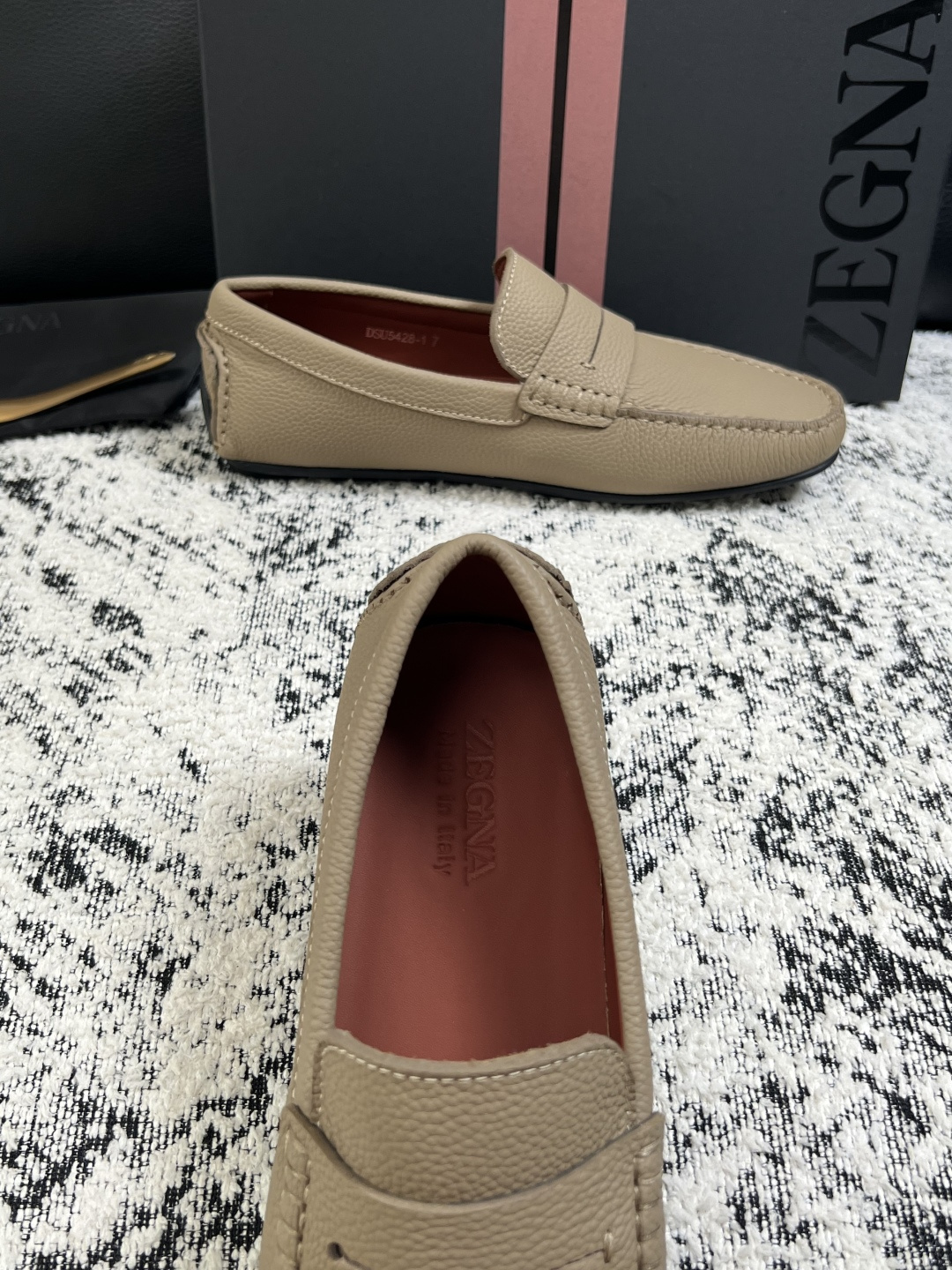Zegna  高品质  顶级工艺品  杰尼亚  豆豆鞋专柜新款原厂配置，意大利进口牛皮面料，进口牛里垫，