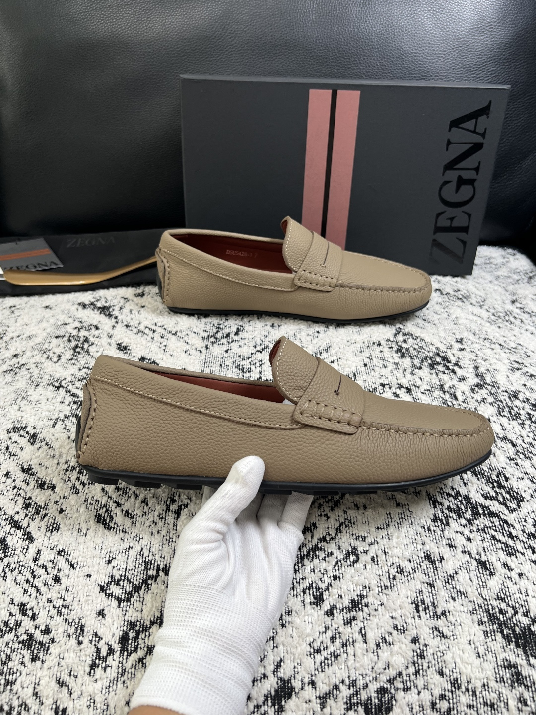 Zegna  高品质  顶级工艺品  杰尼亚  豆豆鞋专柜新款原厂配置，意大利进口牛皮面料，进口牛里垫，
