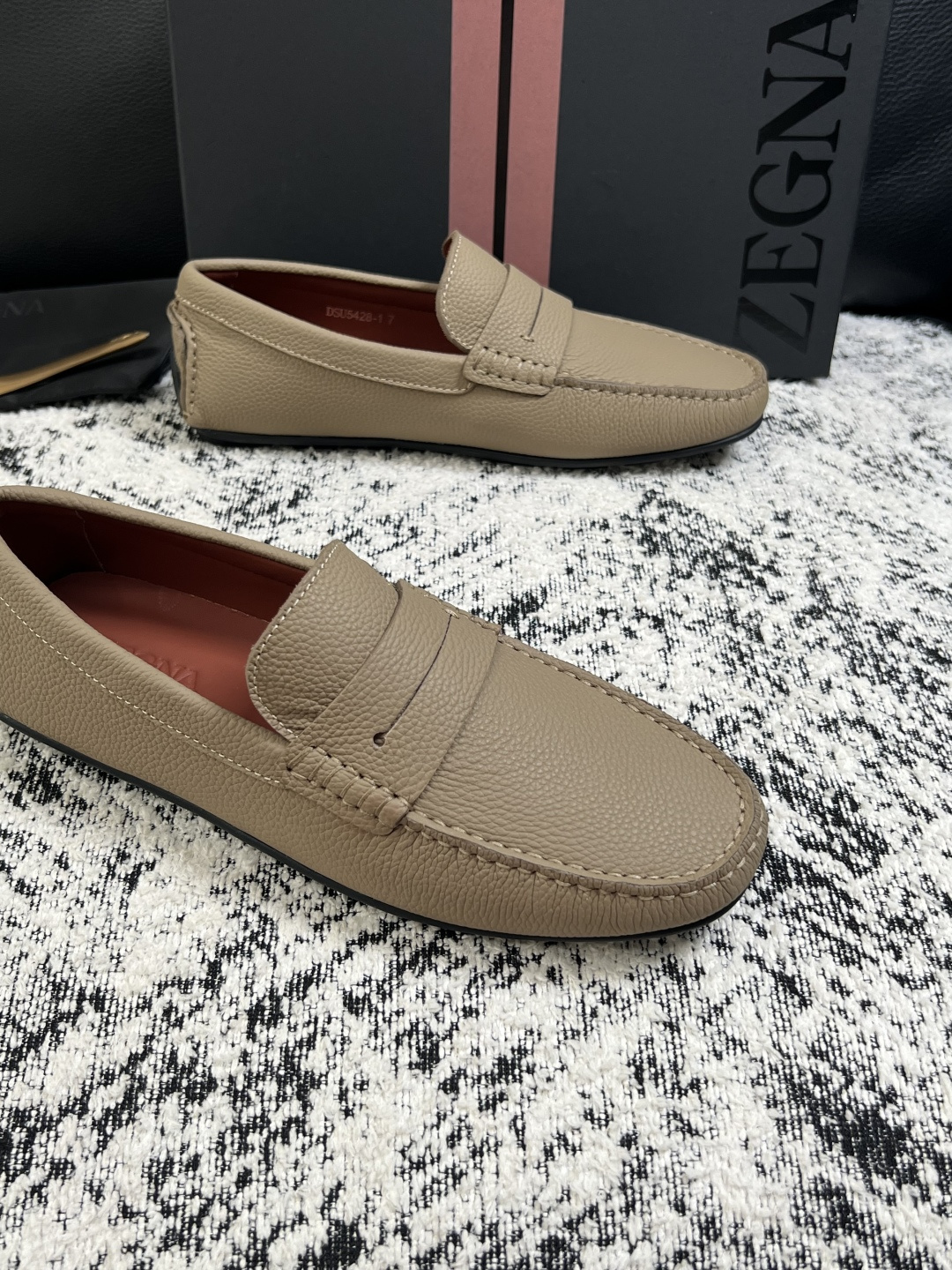Zegna  高品质  顶级工艺品  杰尼亚  豆豆鞋专柜新款原厂配置，意大利进口牛皮面料，进口牛里垫，