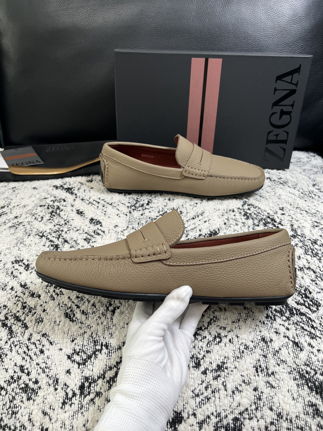 Zegna  高品质  顶级工艺品  杰尼亚  豆豆鞋专柜新款原厂配置，意大利进口牛皮面料，进口牛里垫，