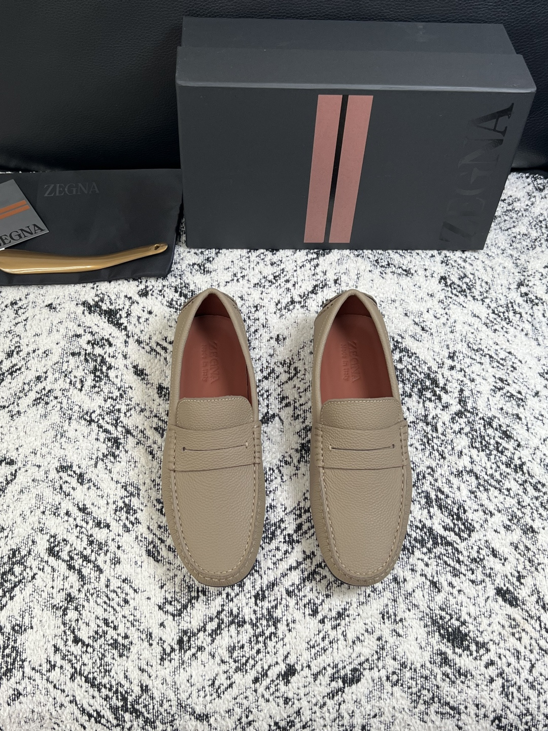 Zegna  高品质  顶级工艺品  杰尼亚  豆豆鞋专柜新款原厂配置，意大利进口牛皮面料，进口牛里垫，