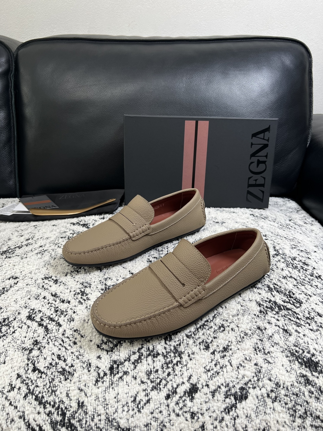 Zegna  高品质  顶级工艺品  杰尼亚  豆豆鞋专柜新款原厂配置，意大利进口牛皮面料，进口牛里垫，