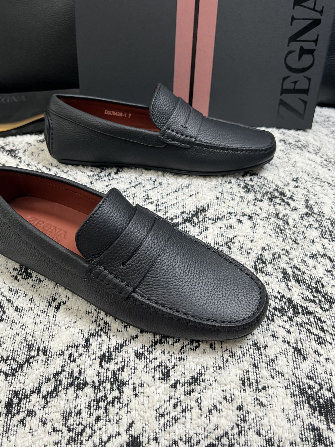 Zegna  高品质  顶级工艺品  杰尼亚  豆豆鞋专柜新款原厂配置，意大利进口牛皮面料，进口牛里垫，
