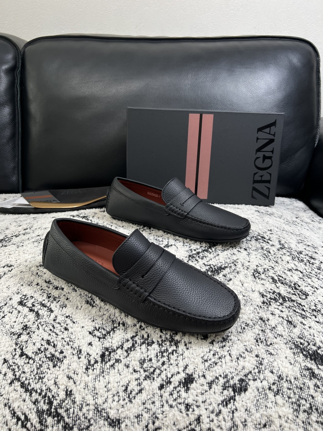Zegna  高品质  顶级工艺品  杰尼亚  豆豆鞋专柜新款原厂配置，意大利进口牛皮面料，进口牛里垫，