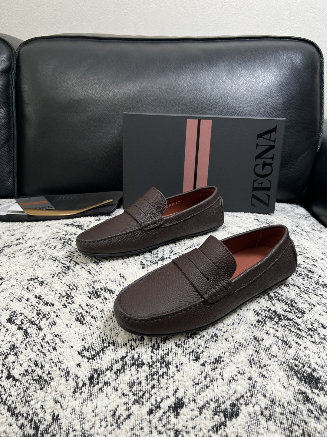 Zegna  高品质  顶级工艺品  杰尼亚  豆豆鞋专柜新款原厂配置，意大利进口牛皮面料，进口牛里垫，