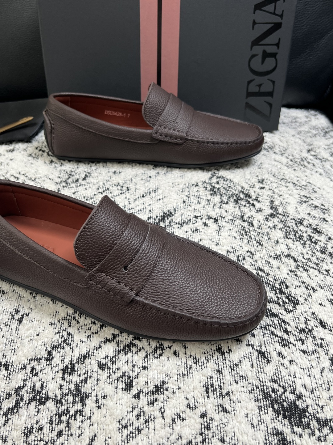 Zegna  高品质  顶级工艺品  杰尼亚  豆豆鞋专柜新款原厂配置，意大利进口牛皮面料，进口牛里垫，