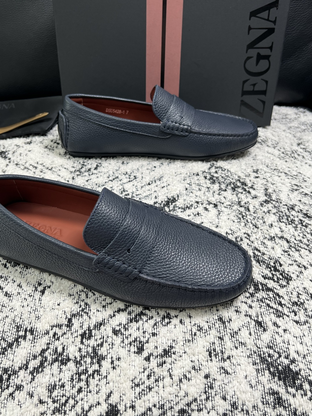 Zegna  高品质  顶级工艺品  杰尼亚  豆豆鞋专柜新款原厂配置，意大利进口牛皮面料，进口牛里垫，