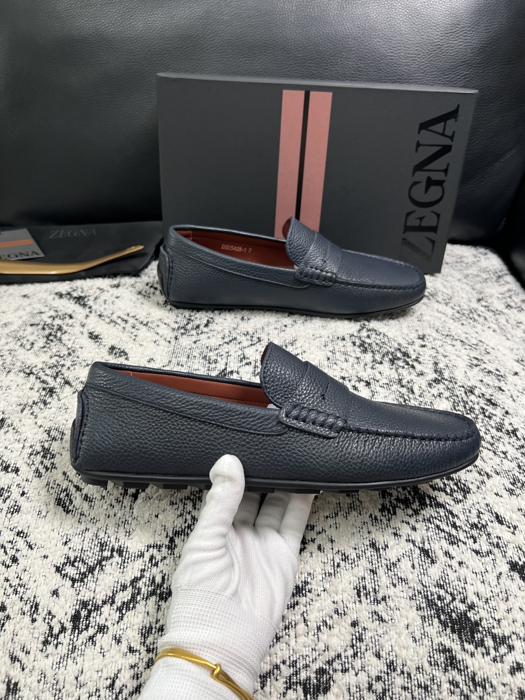 Zegna  高品质  顶级工艺品  杰尼亚  豆豆鞋专柜新款原厂配置，意大利进口牛皮面料，进口牛里垫，