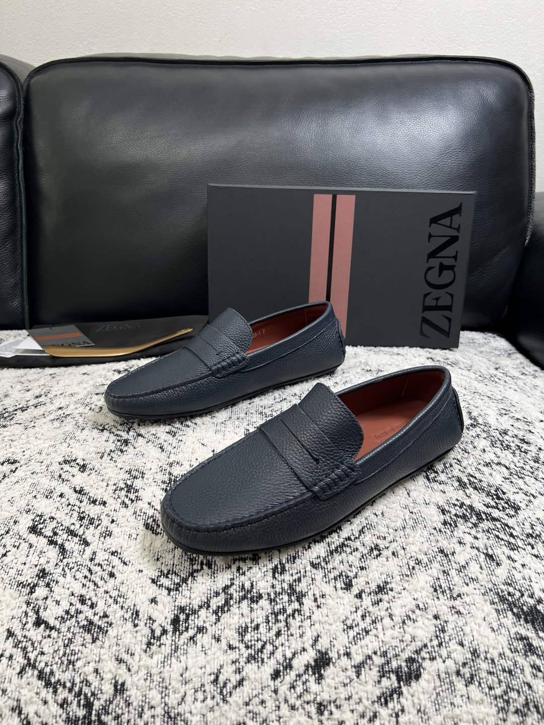 Zegna  高品质  顶级工艺品  杰尼亚  豆豆鞋专柜新款原厂配置，意大利进口牛皮面料，进口牛里垫，