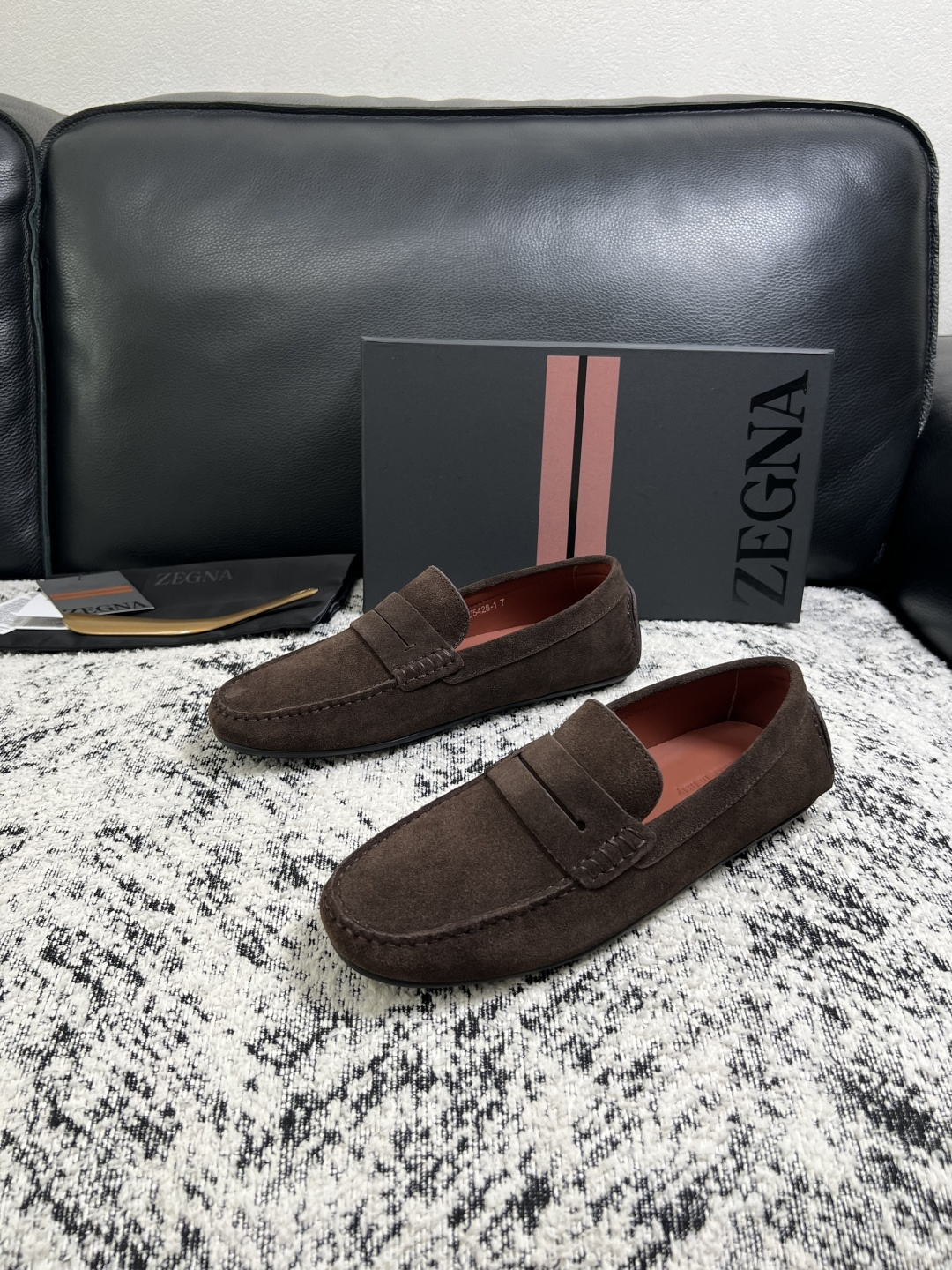 Zegna  高品质  顶级工艺品  杰尼亚  豆豆鞋专柜新款原厂配置，意大利进口牛皮面料，进口牛里垫，