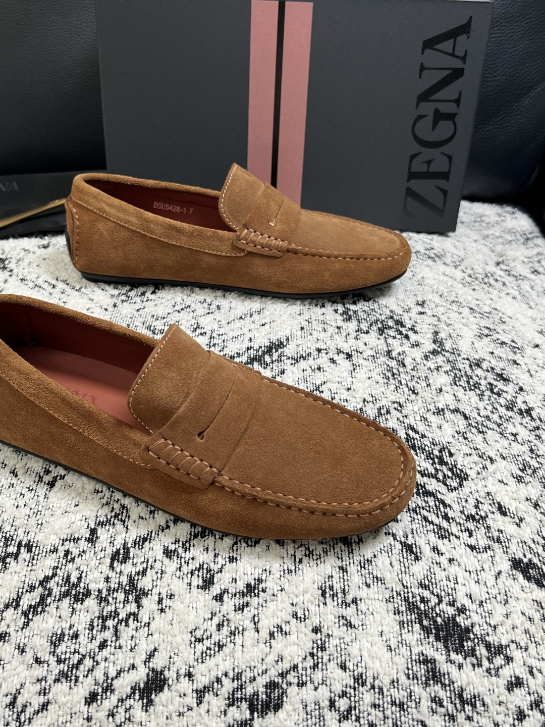 Zegna  高品质  顶级工艺品  杰尼亚  豆豆鞋专柜新款原厂配置，意大利进口牛皮面料，进口牛里垫，