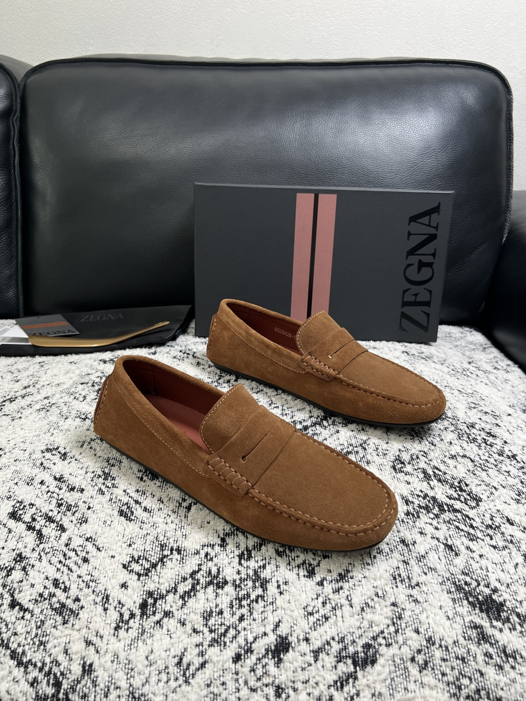 Zegna  高品质  顶级工艺品  杰尼亚  豆豆鞋专柜新款原厂配置，意大利进口牛皮面料，进口牛里垫，