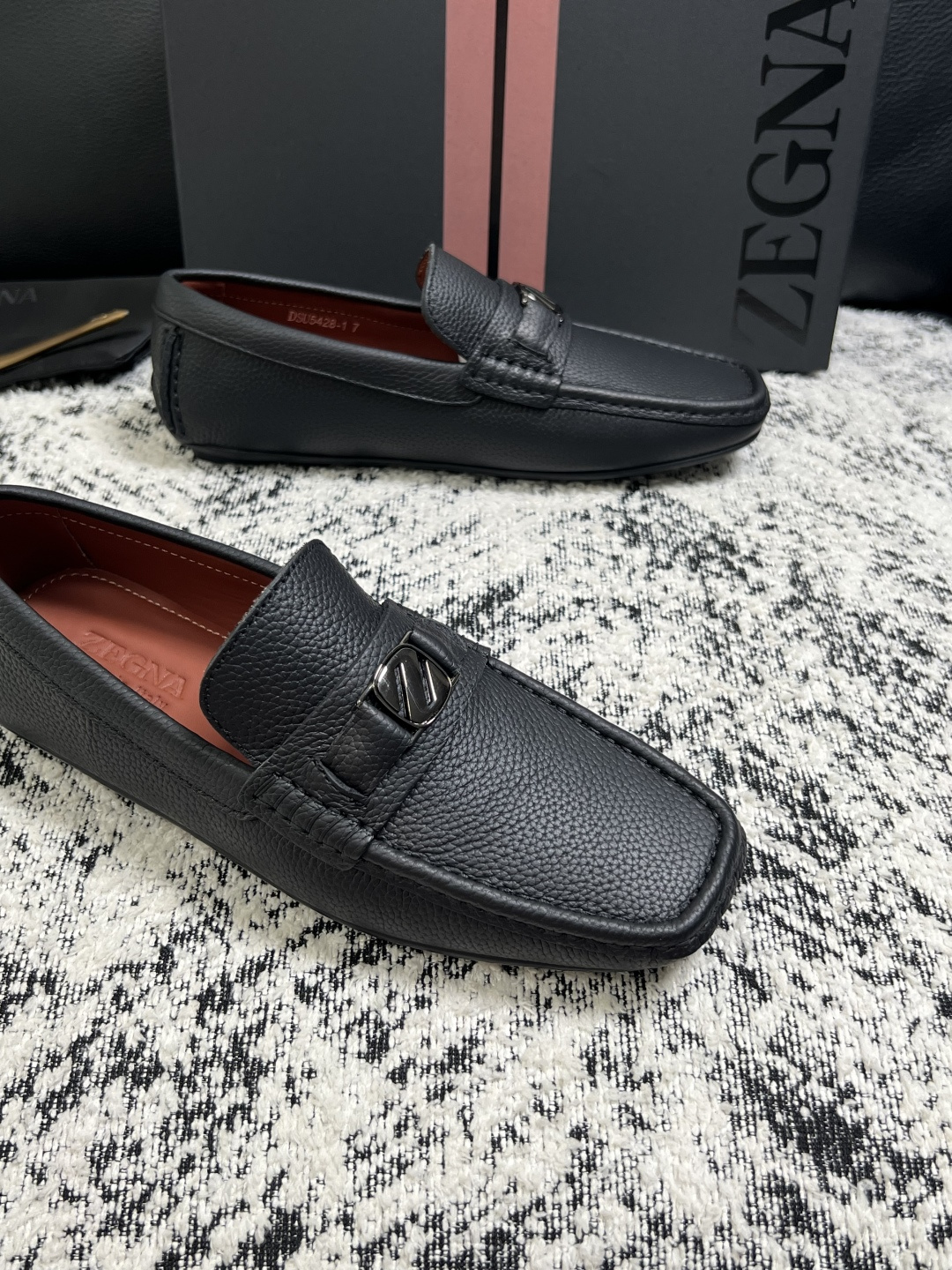 Zegna  高品质  顶级工艺品  杰尼亚  豆豆鞋专柜新款原厂配置，意大利进口牛皮面料，进口牛里垫，