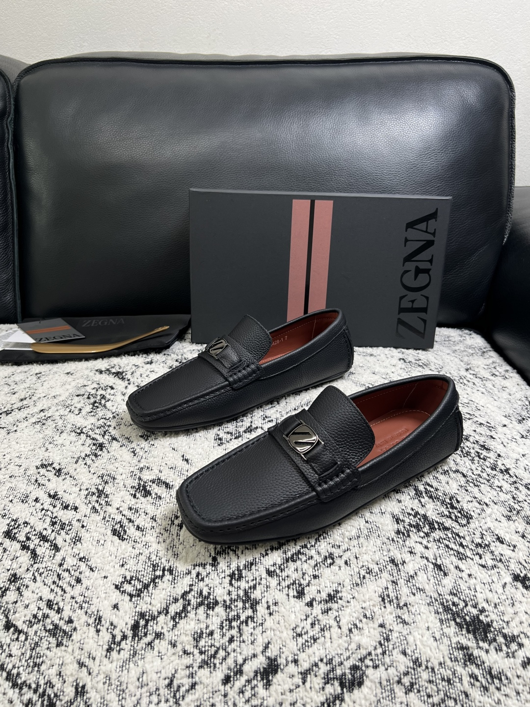 Zegna  高品质  顶级工艺品  杰尼亚  豆豆鞋专柜新款原厂配置，意大利进口牛皮面料，进口牛里垫，