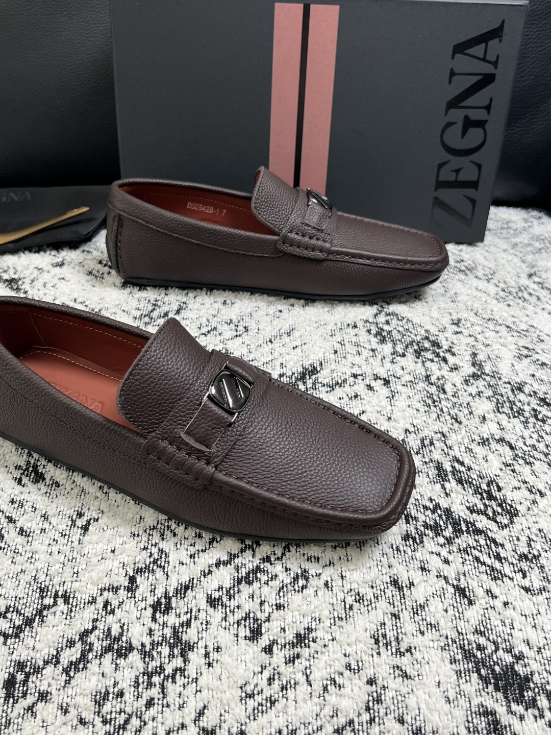 Zegna  高品质  顶级工艺品  杰尼亚  豆豆鞋专柜新款原厂配置，意大利进口牛皮面料，进口牛里垫，