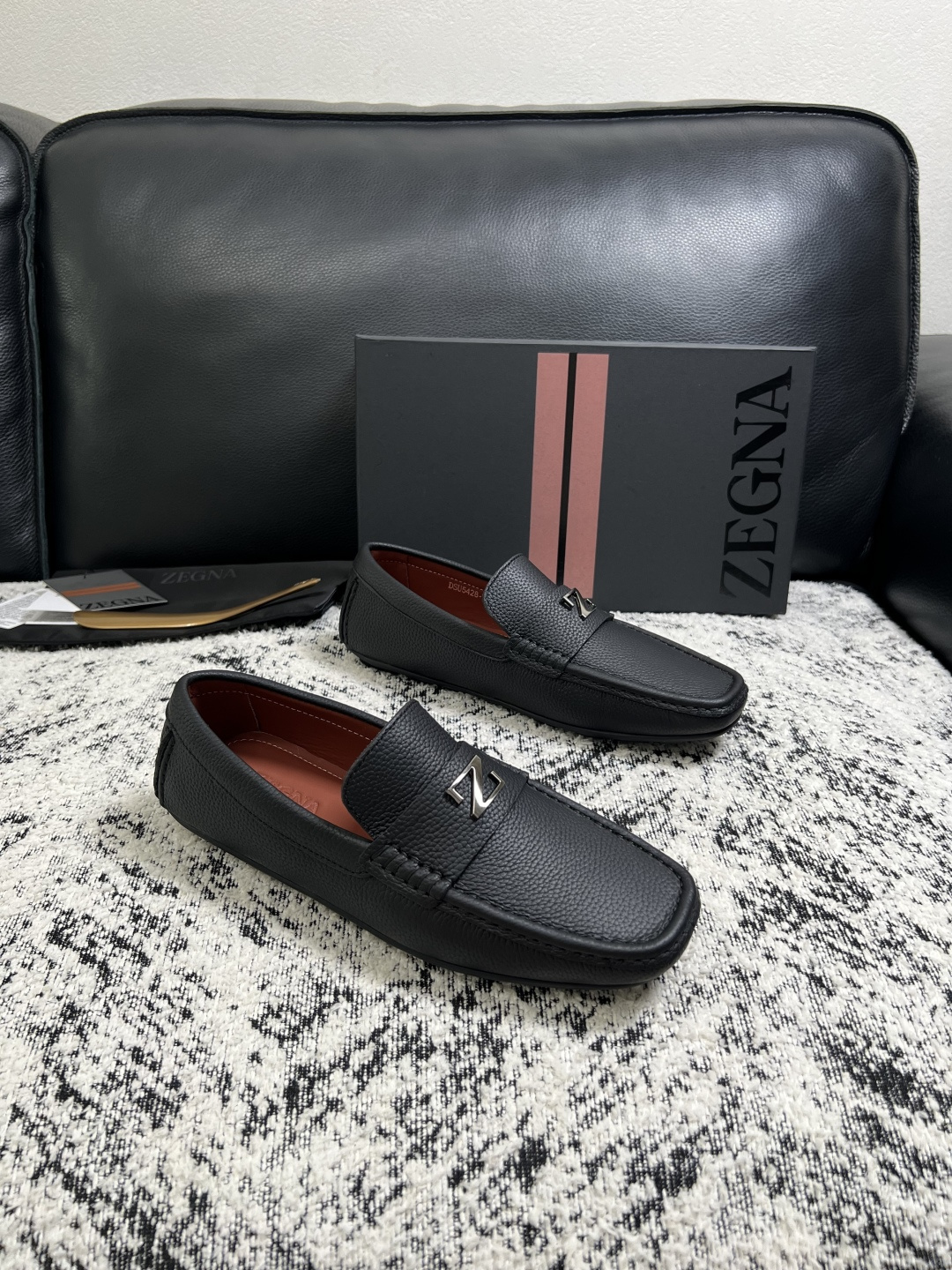 Zegna  高品质  顶级工艺品  杰尼亚  豆豆鞋专柜新款原厂配置，意大利进口牛皮面料，进口牛里垫，