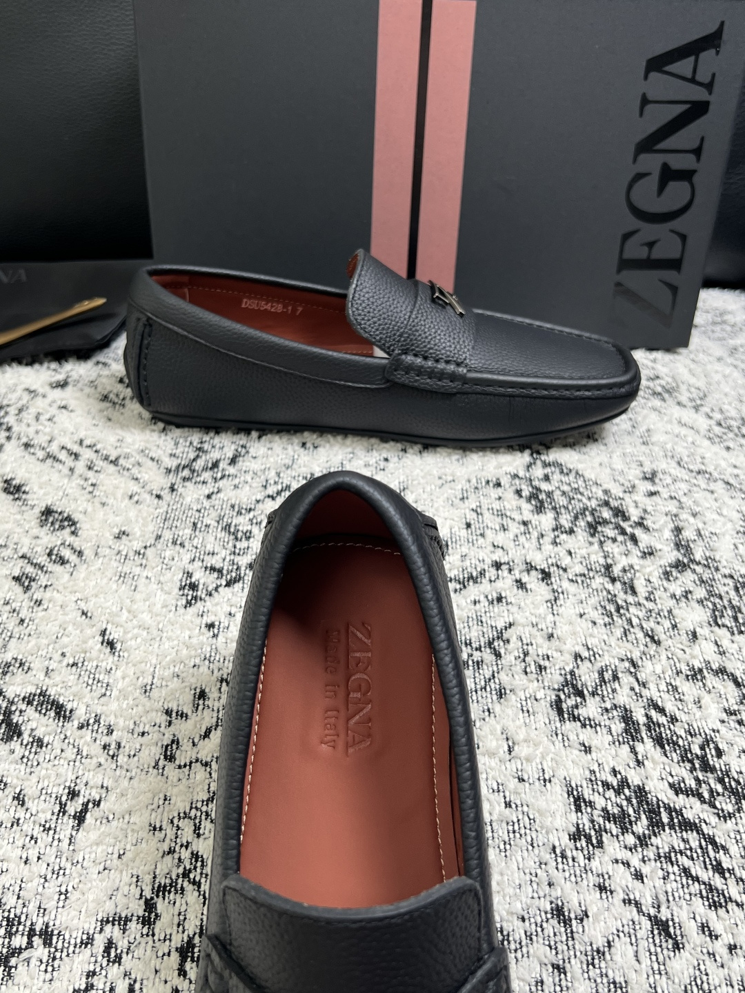 Zegna  高品质  顶级工艺品  杰尼亚  豆豆鞋专柜新款原厂配置，意大利进口牛皮面料，进口牛里垫，