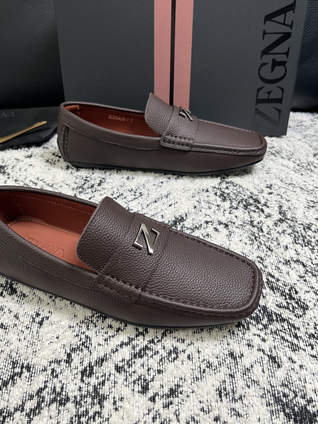 Zegna  高品质  顶级工艺品  杰尼亚  豆豆鞋专柜新款原厂配置，意大利进口牛皮面料，进口牛里垫，