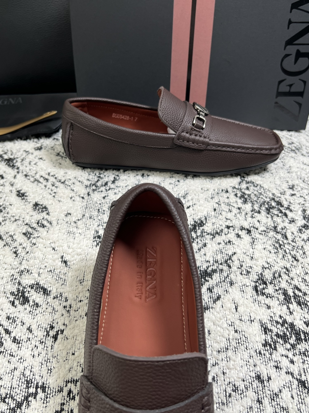 Zegna  高品质  顶级工艺品  杰尼亚  豆豆鞋专柜新款原厂配置，意大利进口牛皮面料，进口牛里垫，