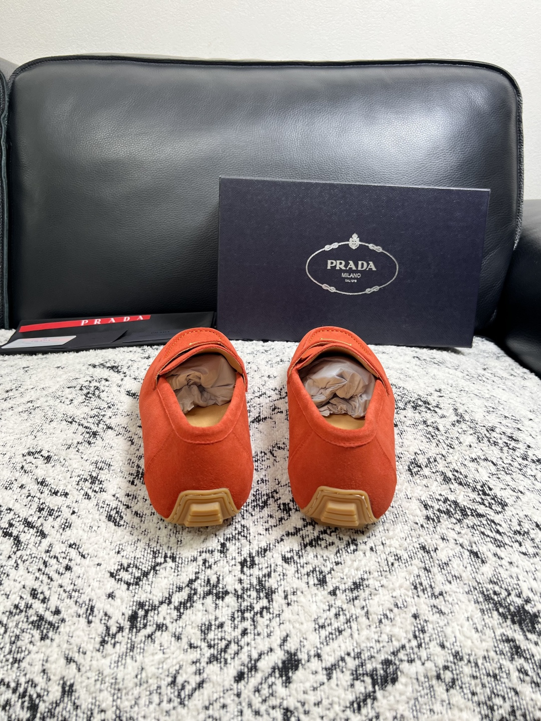 PRADA  高品质  顶级工艺品 普拉达 豆豆鞋专柜同步 原厂配置，意大利进口原版牛皮面料，透气舒适进