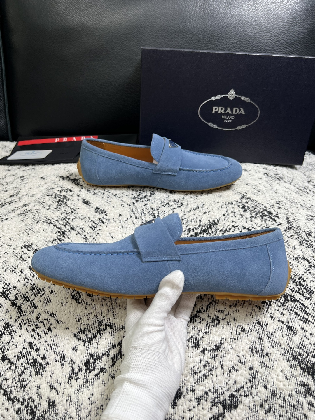 PRADA  高品质  顶级工艺品 普拉达 豆豆鞋专柜同步 原厂配置，意大利进口原版牛皮面料，透气舒适进